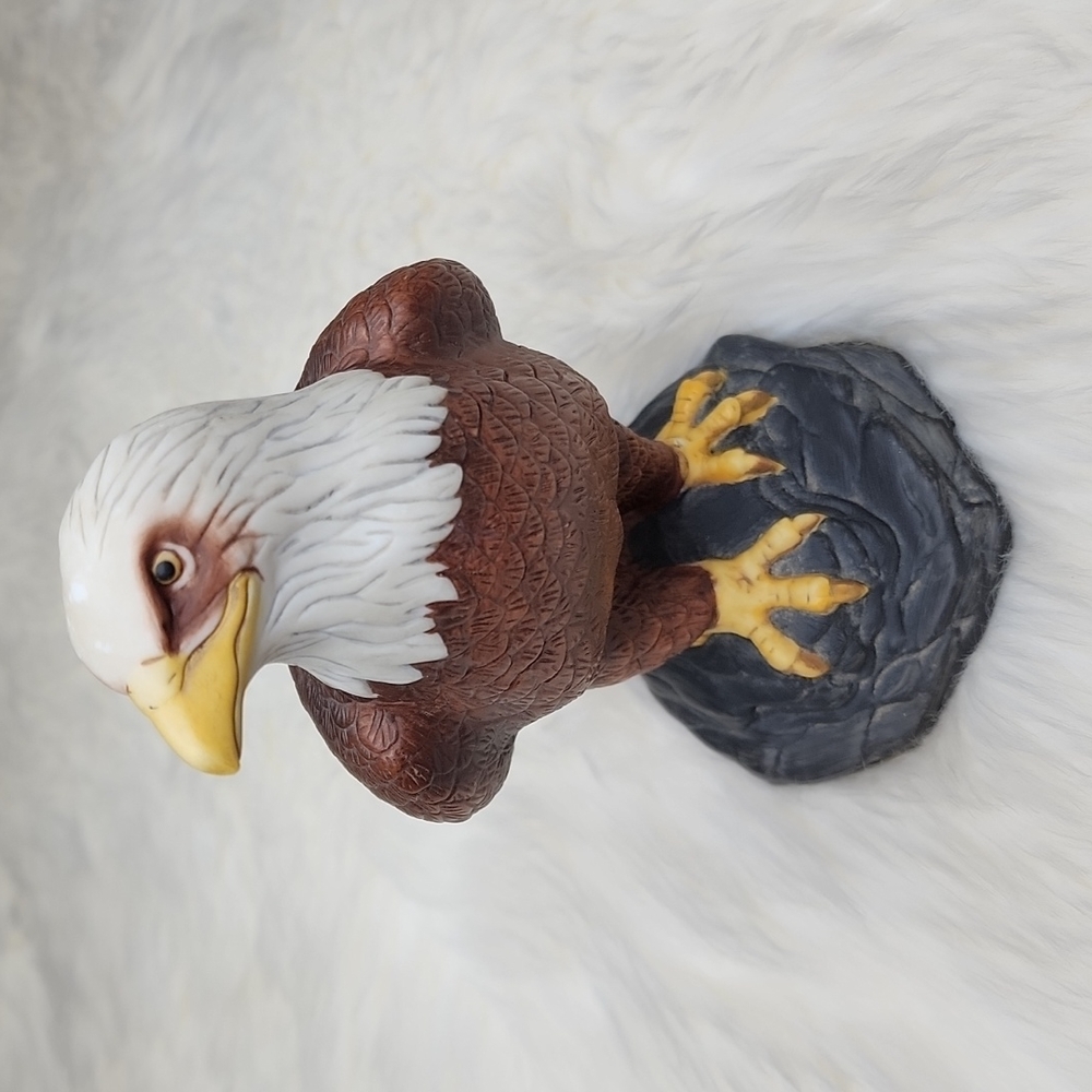 Avon 1982 Porcelain Bald Eagle Figurine Pride Of America Handcrafted For Avon - Picture 3 of 16